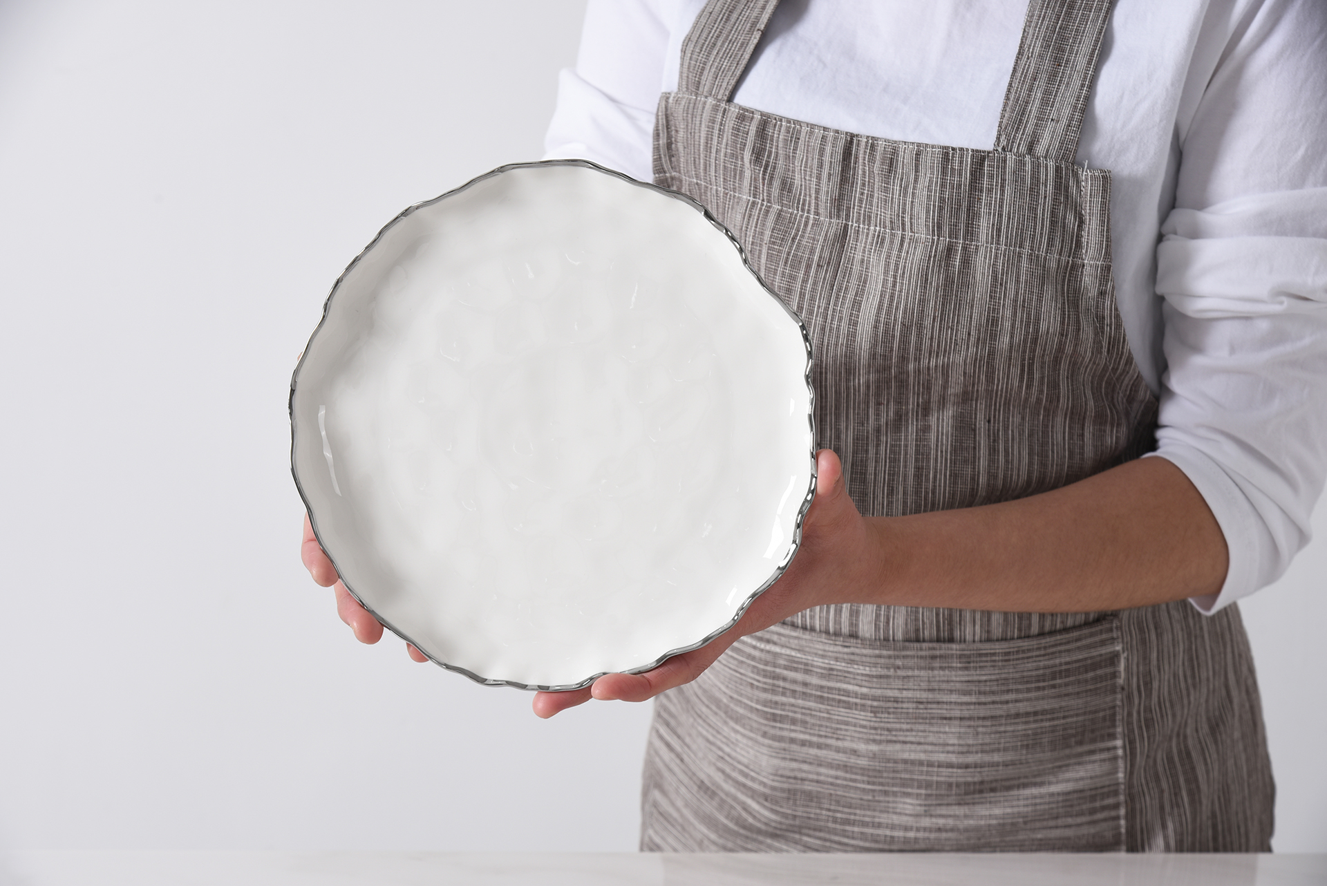 Set of 4 Round Salad Plates - Image 6