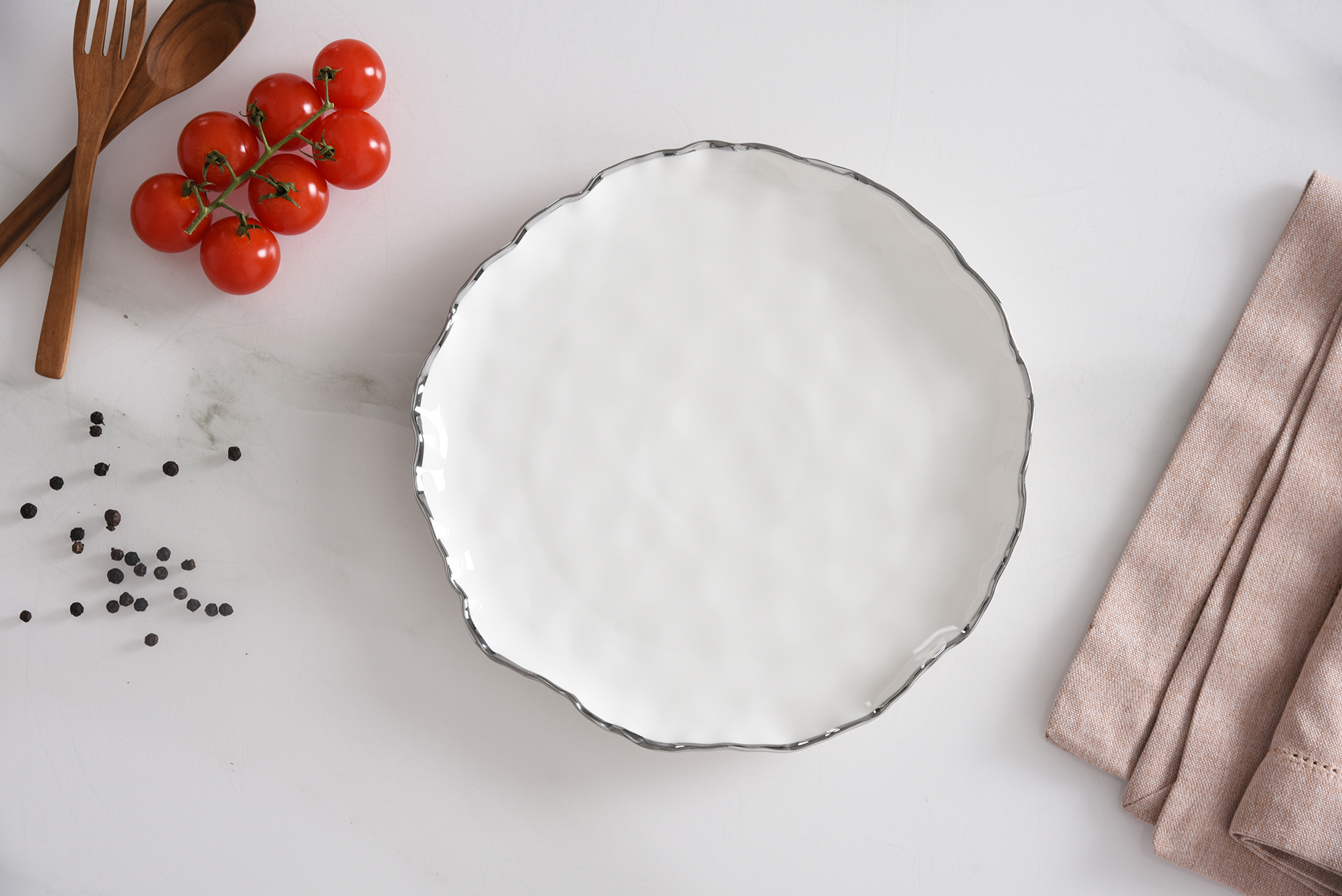 Set of 4 Round Salad Plates - Image 5