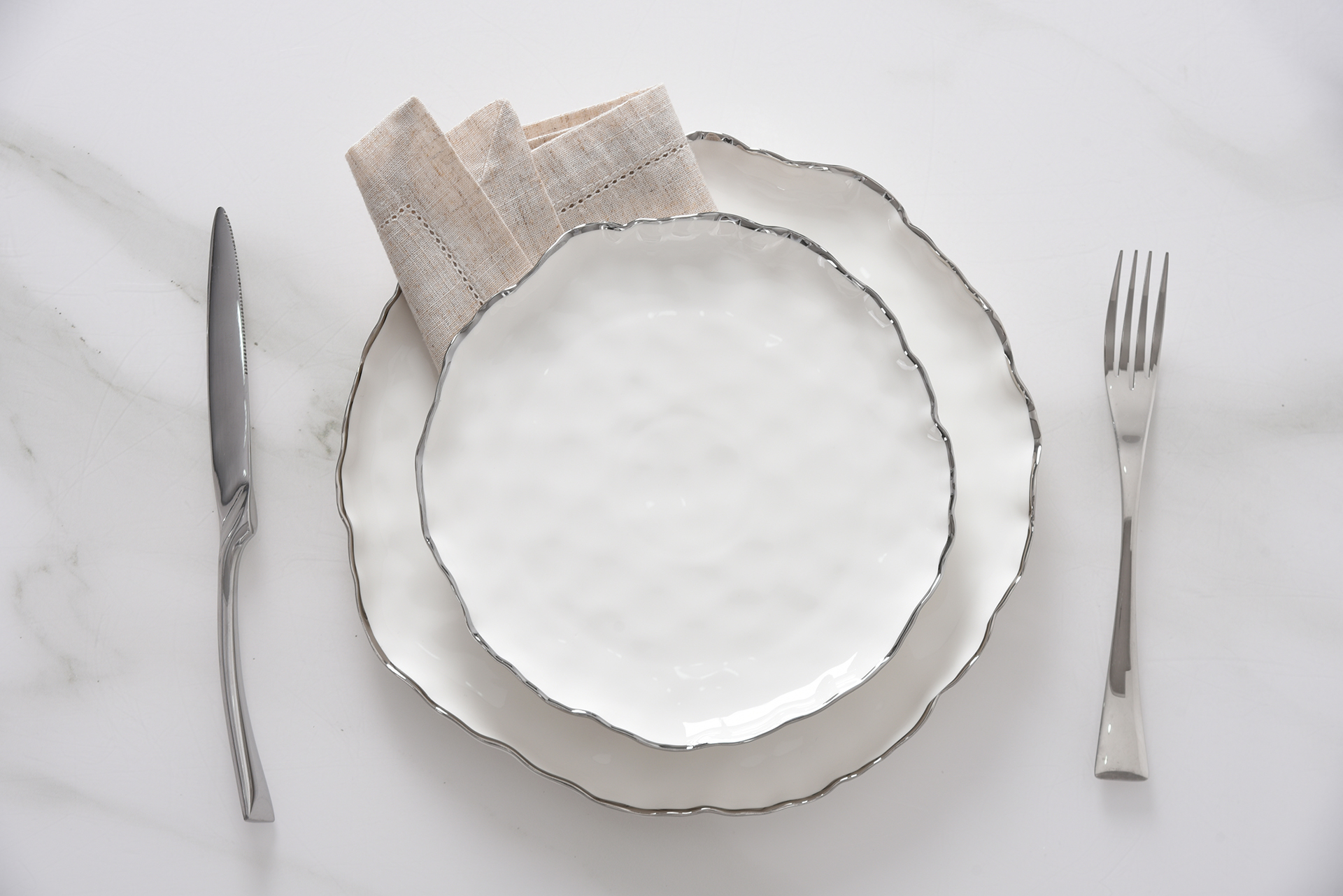 Set of 4 Round Salad Plates - Image 4